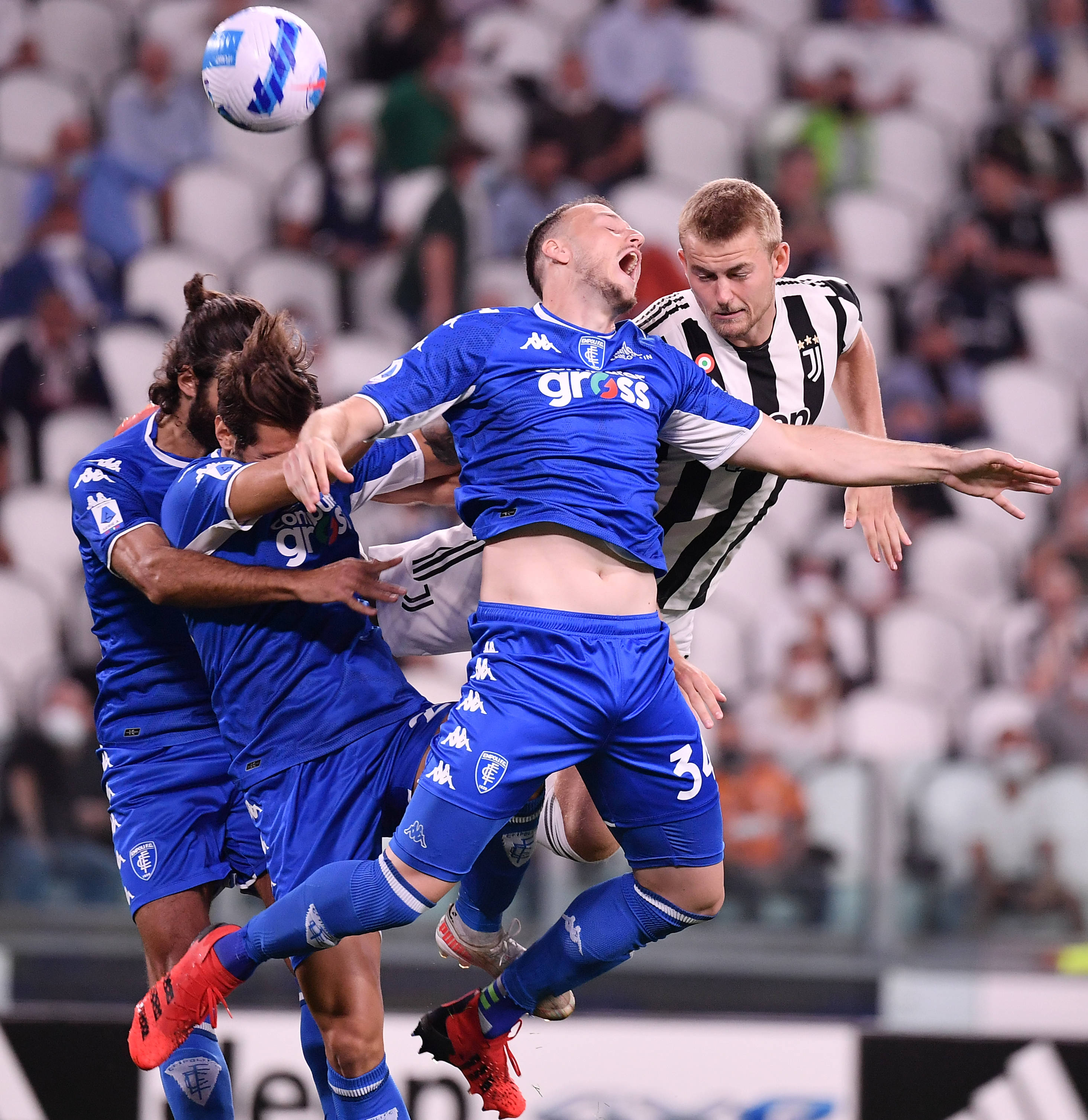 墨菲8次助攻伊萨克，为本赛季英超球员助攻同一队友最多.